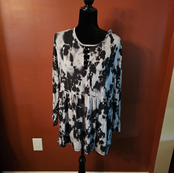 torrid Tops - Sz 1 super soft baby doll style tie dye long sleeve tee from Torrid